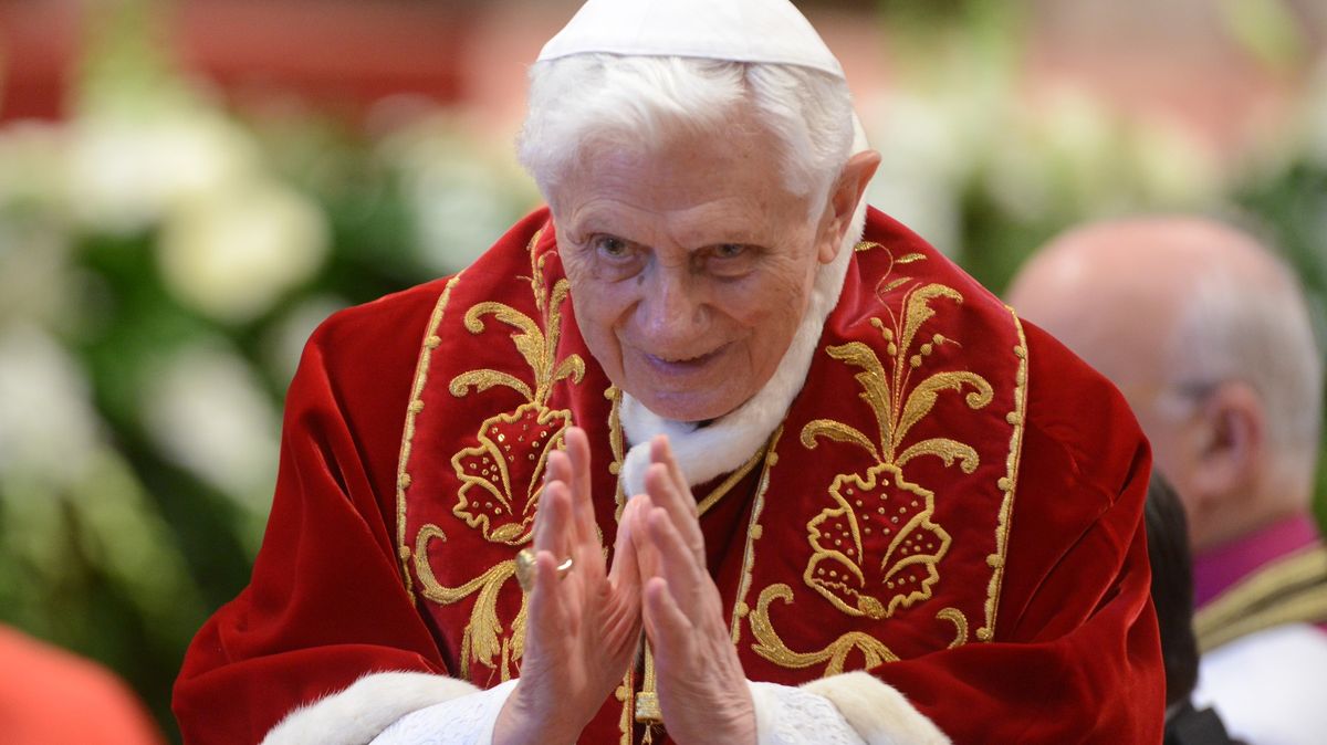Emeritní papež Benedikt požádal o odpuštění v kauze sexuálního zneužívání